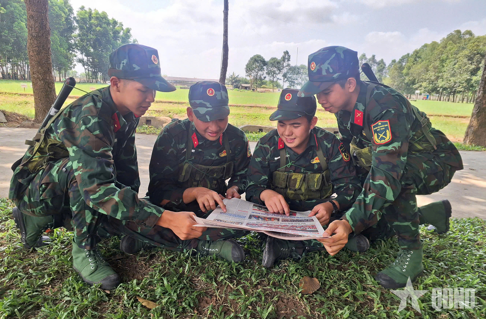 Đảng viên trẻ - chiến sĩ mới 